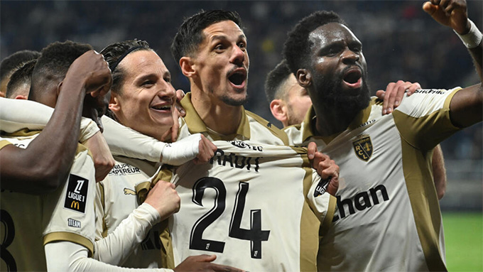 Lens có thể soán ngôi PSG tại Ligue 1 mùa này?