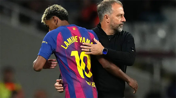 HLV đương nhiệm Hansi Flick tại Barca