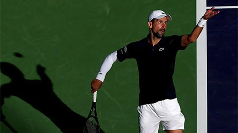  Djokovic vào vòng 4 Indian Wells sau 9 năm chờ đợi