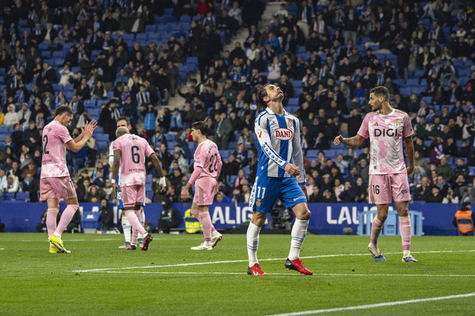 Espanyol có rất nhiều cơ hội nhưng không thể đánh bại Oviedo