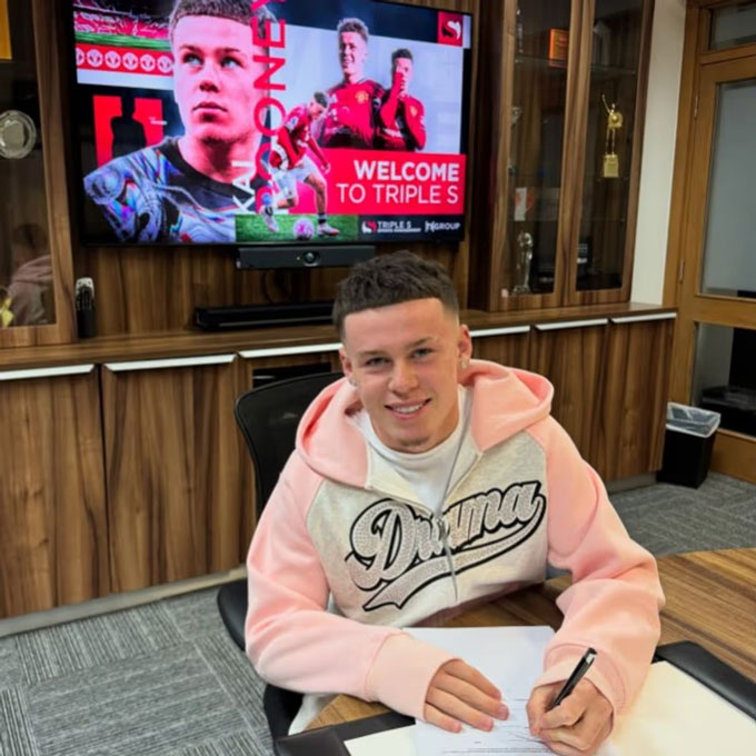 Kai Rooney ký hợp đồng với công ty quản lý Triple S Sports Management