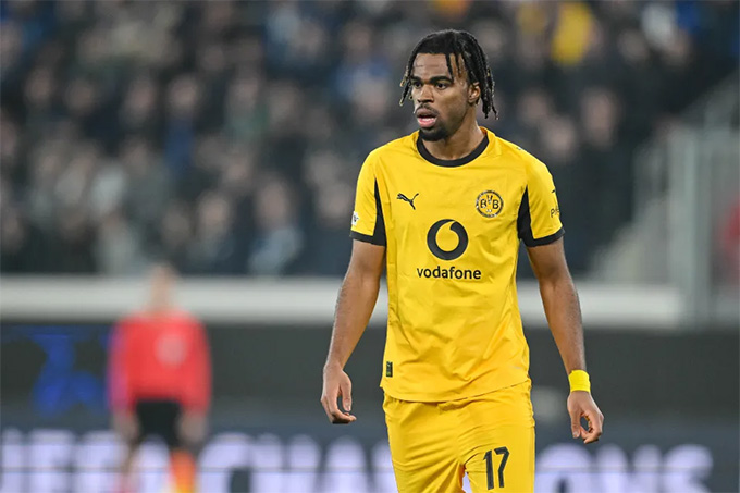 Chukwuemeka hiện thi đấu cho Dortmund