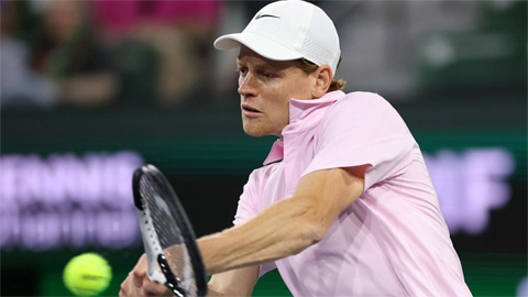  Jannik Sinner vào tứ kết Indian Wells sau hai loạt tie-break