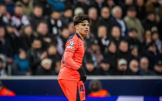 Xavi Espart đã có màn ra mắt đội 1 Barca. Ảnh: FCBarcelona.com