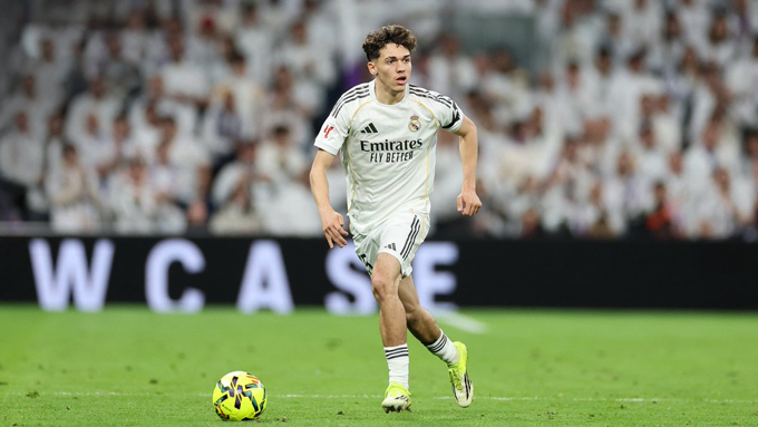 Pitarch trở thành cầu thủ người Tây Ban Nha trẻ nhất đá chính cho đội bóng Hoàng gia ở một trận đấu vòng knock-out Champions League