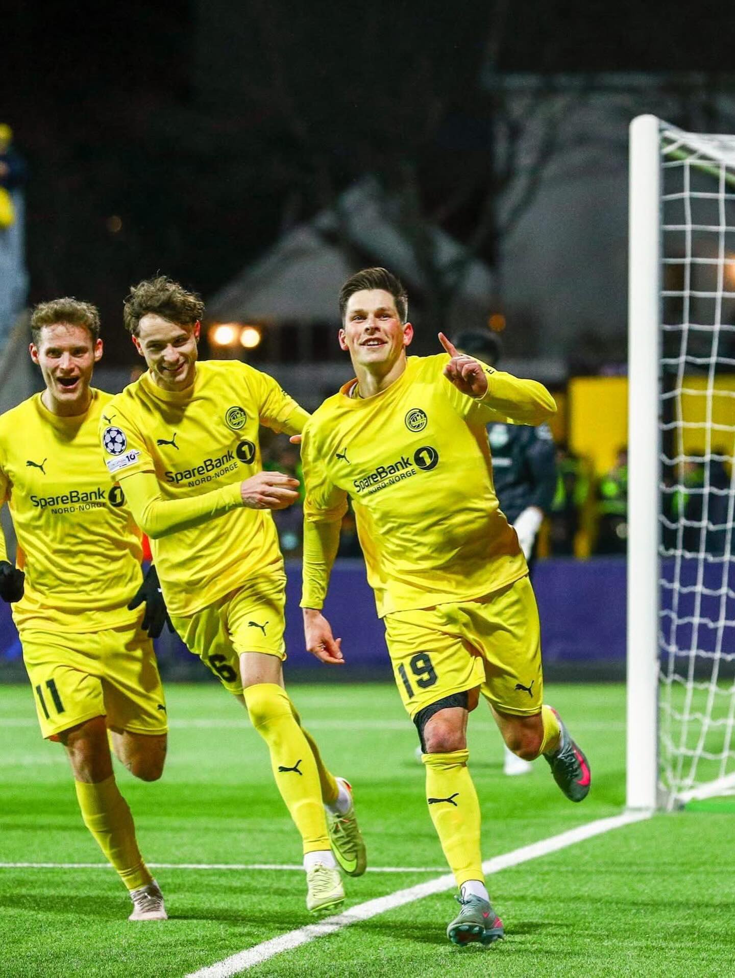 Sondre Brunstad Fet (phải) và dàn cầu thủ Bodo Glimt có màn thể hiện xuất sắc trước Sporting Lisbon