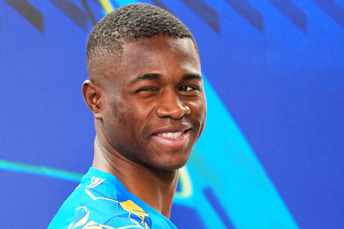 Christian Kofane từng được MU theo sát