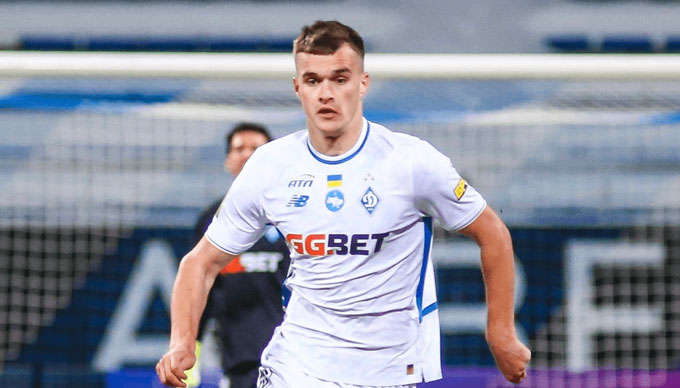 Mykhavko được MU theo sát