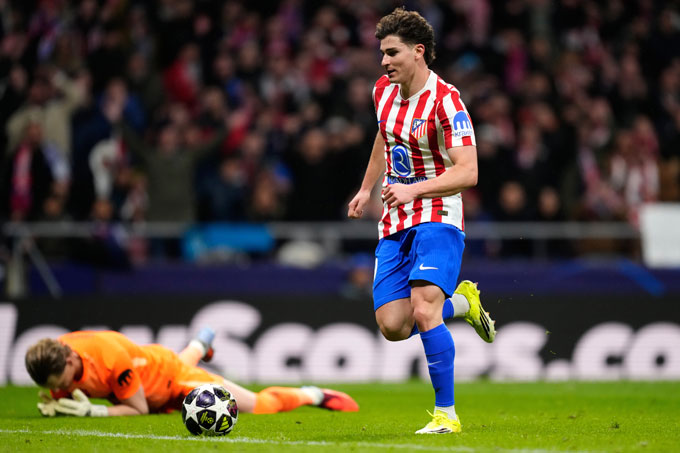 Atletico đánh bại Tottenham một phần cũng nhờ mặt sân xấu