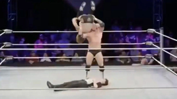 Trọng T lên cơn co giật sau tai nạn kinh hoàng trên sàn đấu vật