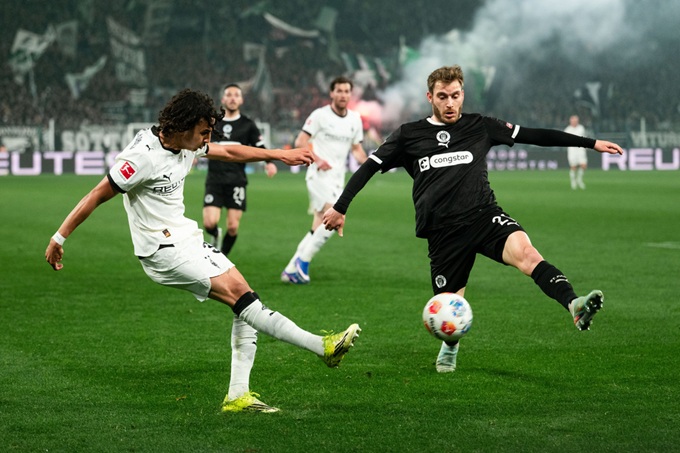 M'Gladbach khiến St. Pauli ôm hận ở lần gặp thứ 3 trong mùa giải