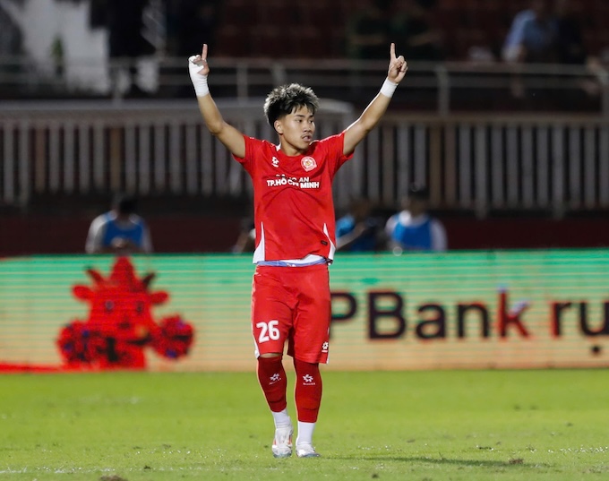 Niềm vui của Khoa Ngô khi có bàn thắng cho CA TP.HCM. Ảnh: Anh Khoa 
