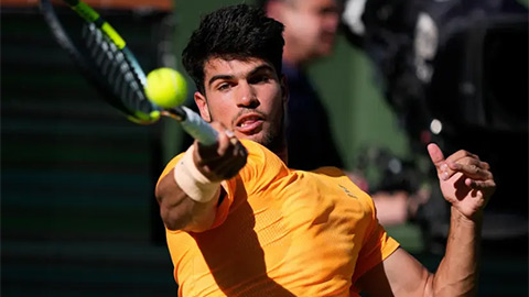  Alcaraz đứt mạch 16 trận thắng, cay đắng nhìn Medvedev vào chung kết Indian Wells