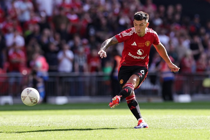 Lisandro Martinez có khả năng phát động tấn công T tình