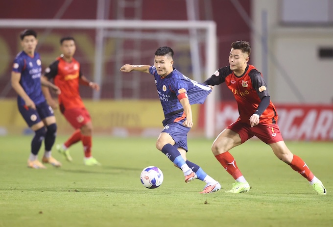 Ninh Bình đang thất thế trước CAHN trong cuộc đua vô địch. Ảnh: Đức Cường