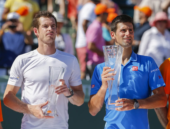 Djokovic (phải) đã 6 lần vô địch Miami Open, trong đó lần gần nhất vào năm 2016