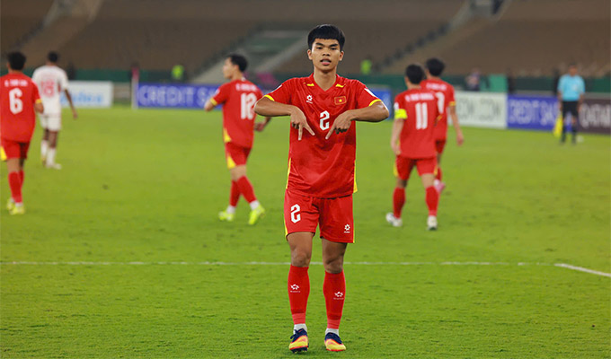 Lê Phát không thể hội quân cùng U23 Việt Nam vì chấn thương bả vai trong buổi tập cùng Ninh Bình mới đây - Ảnh: Ted Trần 