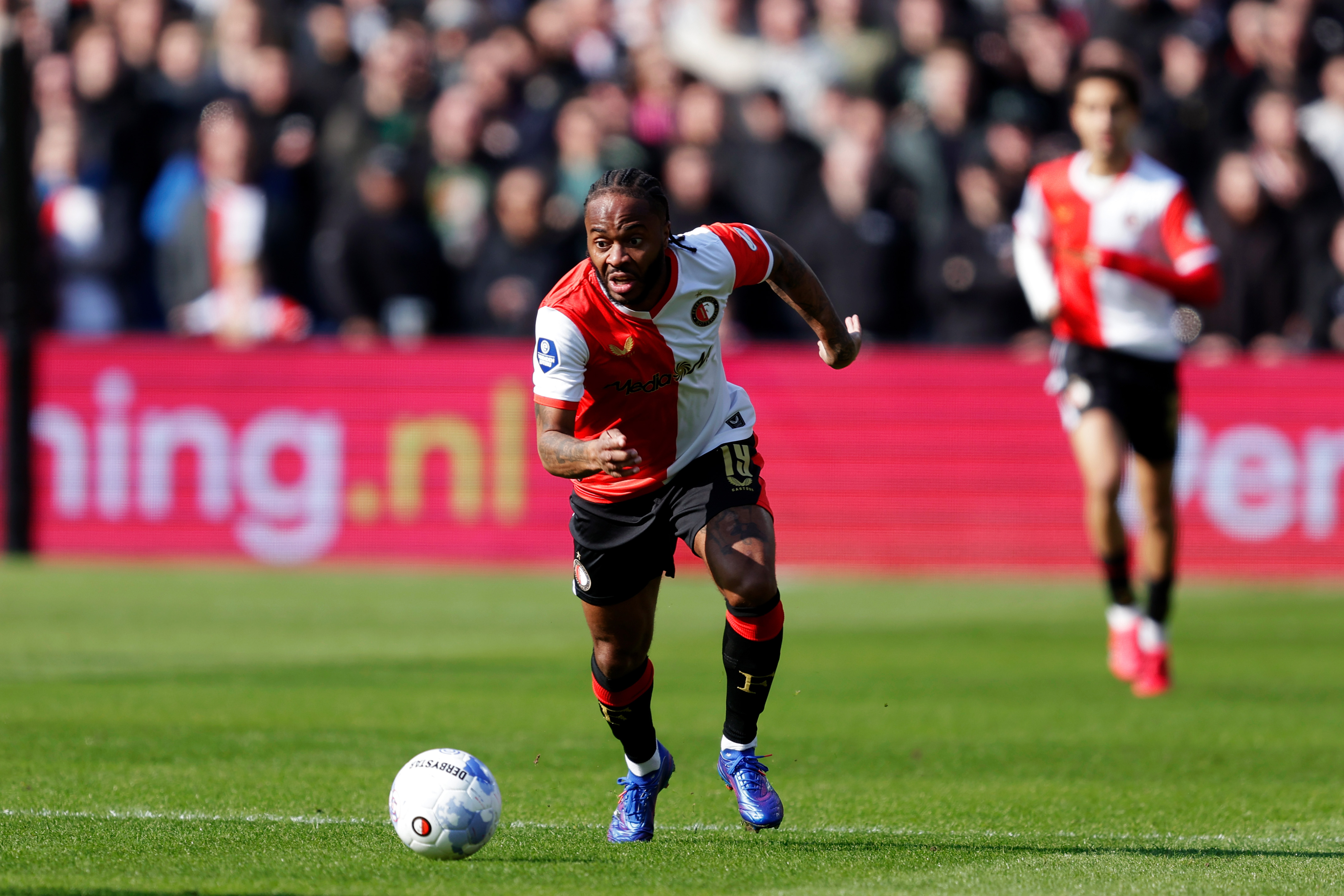 Sterling tỏa sáng là tin vui cho Feyenoord