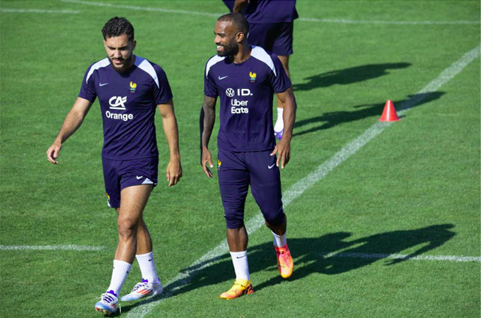 Lacazette là người hiểu anh nhất. Ảnh: L'Equipe