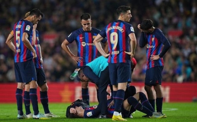 Hình ảnh Gavi đau đớn vật vã trên sân cách đây hơn 200 ngày