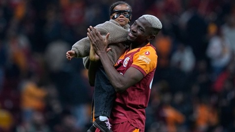  Osimhen đang tự mình ném đi sự nghiệp