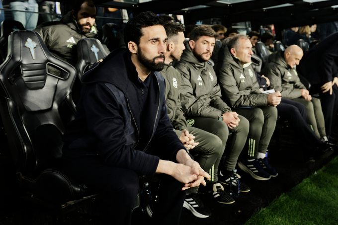 Arbeloa đang ngồi vững trên chiếc ghế nóng ở Bernabeu. Ảnh: AP