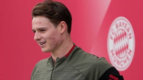  8 ngày vượt qua chấn động não của Jonas Urbig