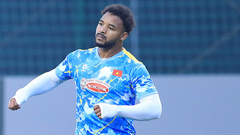  Xuân Son lại khiến HLV Kim Sang Sik lo lắng