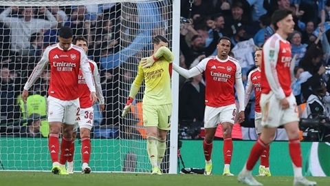  Khoảnh khắc của Ben White đã tố cáo Arsenal