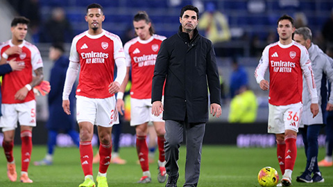 Tôn Mikel Arteta làm 'bố già', Arsenal sẽ chơi dao hai lưỡi