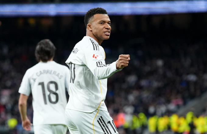 Mbappe đã chơi trọn 3 trận đấu sau khi chụp chiếu vào đầu gối không đúng vị trí