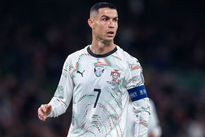 Ronaldo cập nhật tình hình sau khi bị loại khỏi tuyển Bồ Đào Nha