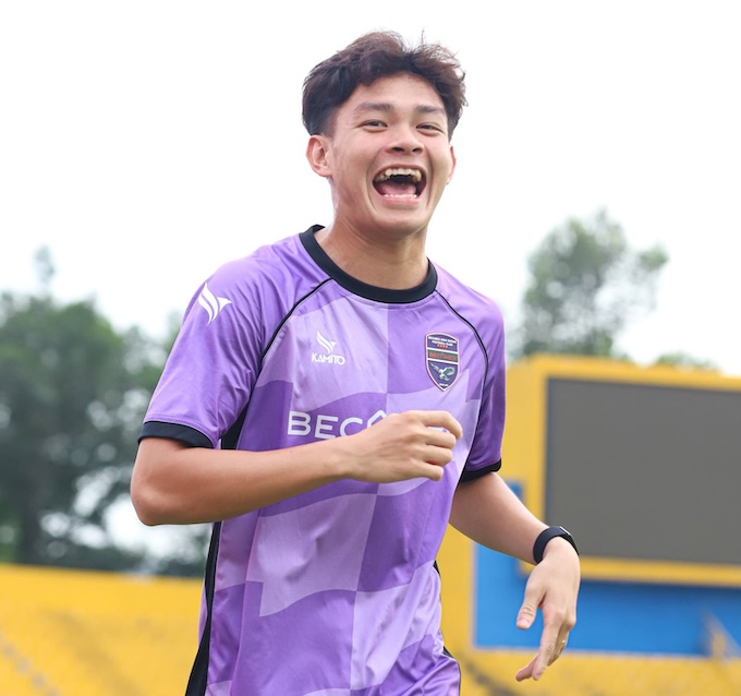 Nụ cười rạng rỡ của Vĩ Hào trong một buổi tập của Becamex TP.HCM. Ảnh: FBNV