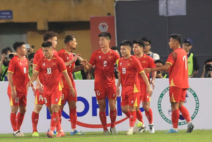 ĐT Việt Nam đã có chiến thắng nhẹ nhàng trước Bangladesh. Ảnh - Minh Tuấn