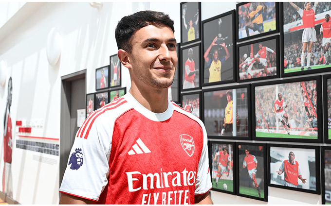  Zubimendi trong màu áo Arsenal