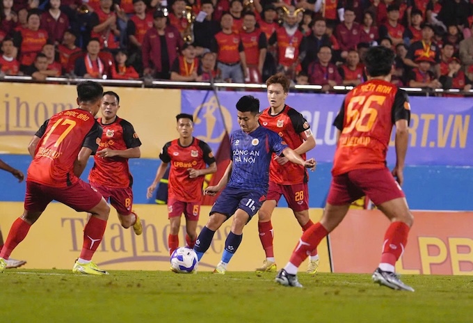 CAHN thắng Ninh Bình ở cả hai trận lượt đi và về. Ảnh: Minh Tuấn 