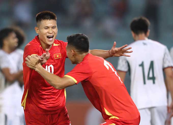 Hai trong ba pha lập công của Việt Nam đến từ tình huồng cố định - Ảnh: Phan Tùng 