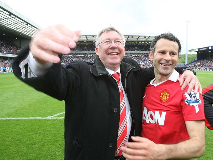 Giggs sợ Sir Alex đến già