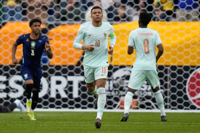 Mbappe vừa toả sáng giúp Pháp thắng Brazil