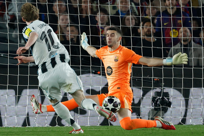 Thủ thành của Barca sẽ phải chờ cơ hội ở trận gặp Ai Cập. Ảnh: AP