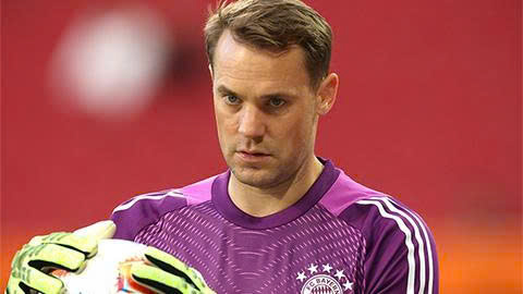 Simone Inzaghi celebrating with his Inter Milan players after beating Barcelona.