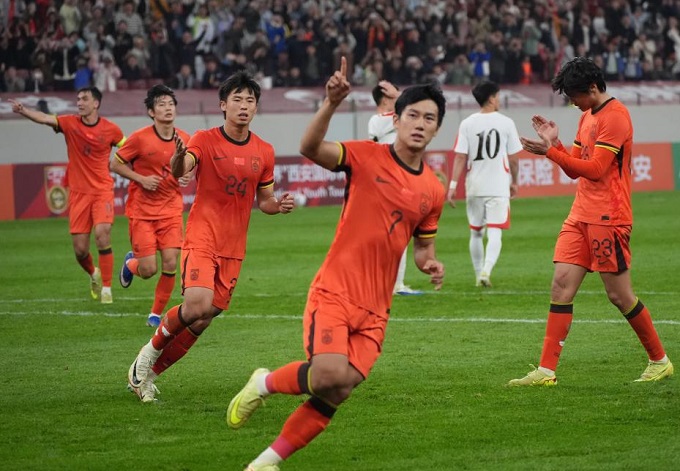 Tiền đạo Yuwang Xiang (7) ghi 2 bàn thắng sau 2 trận cho U23 Trung Quốc