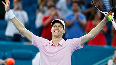  Jannik Sinner sánh vai Djokovic, Federer và Nadal