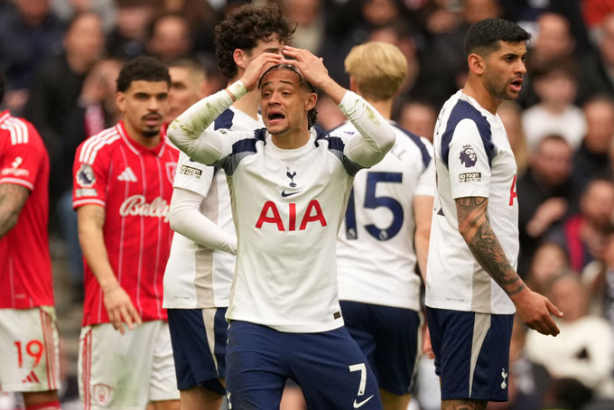 Tottenham chưa chắc thoát khủng hoảng dù đã sa thải Tudor