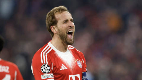 Simone Inzaghi celebrating with his Inter Milan players after beating Barcelona.
