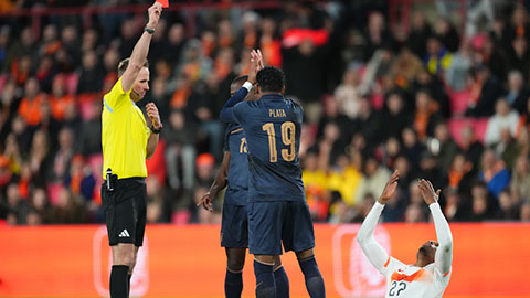  Dumfries nhận thẻ đỏ, Hà Lan chia điểm đáng tiếc trước Ecuador