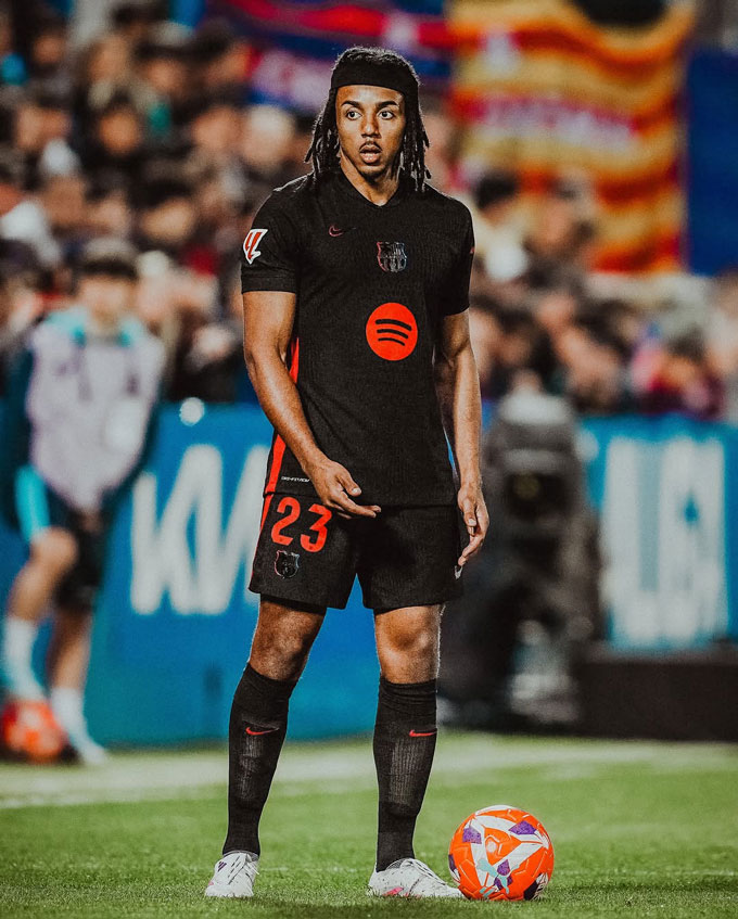 Kounde đang được nhiều CLB Premier League theo đuổi. Ảnh - Instagram nhân vật