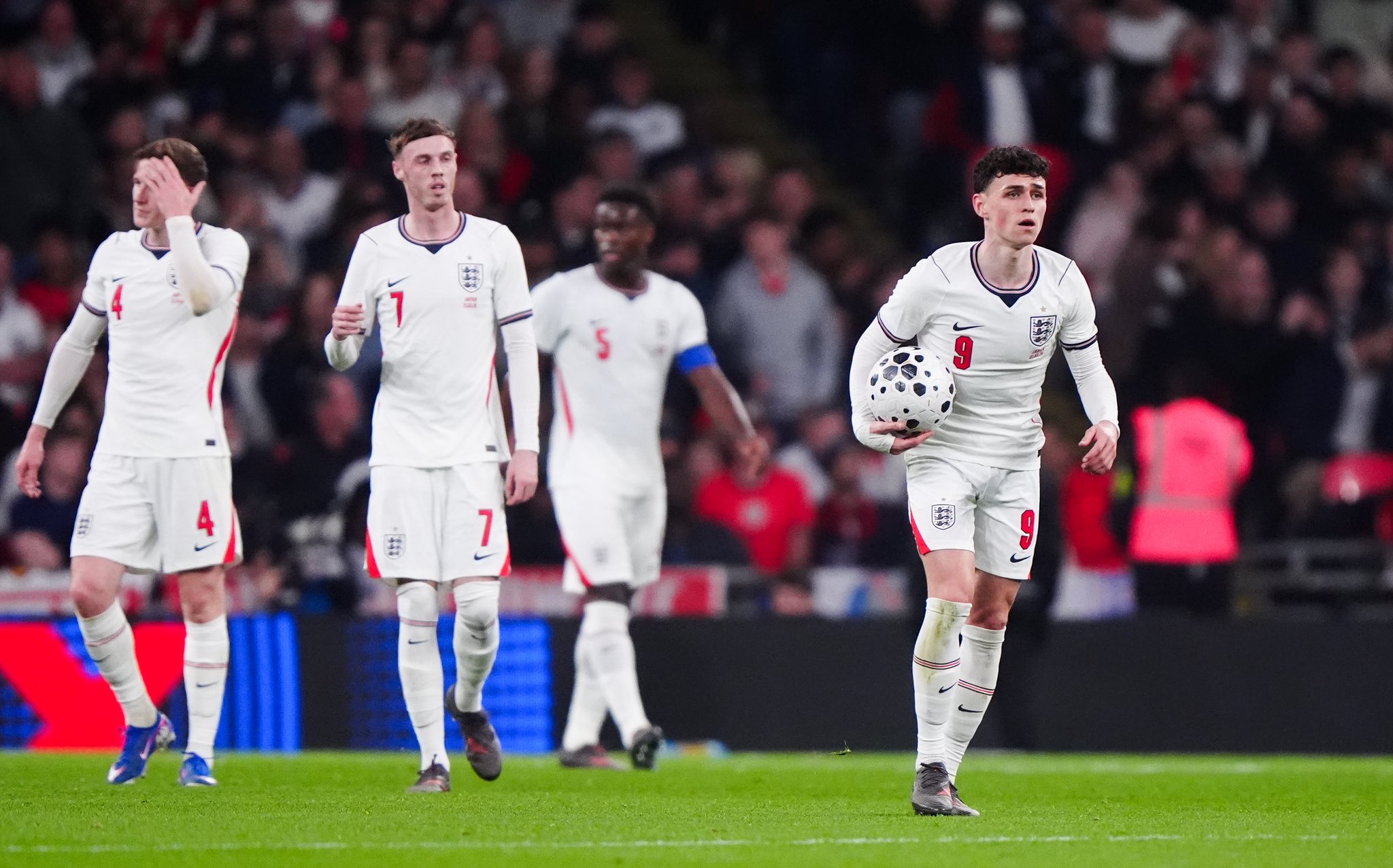 Anh thua Nhật Bản trong trận giao hữu