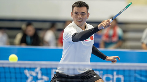Simone Inzaghi celebrating with his Inter Milan players after beating Barcelona.