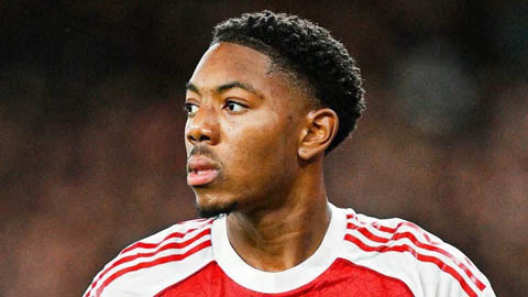 Simone Inzaghi celebrating with his Inter Milan players after beating Barcelona.